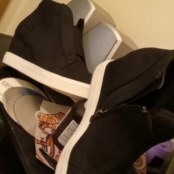 CCOÇCI WOMENS BLCK WHITE IN COLOR SIZE 9 ZIPPER FOR EASY ON OR OFF - Picture 2 of 3